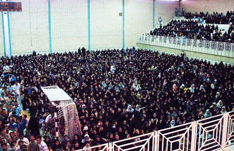 Before his imprisonment, Ayatollah Boroujerdi drew large crowds to hear him speak. Photo courtesy BamAzadi.